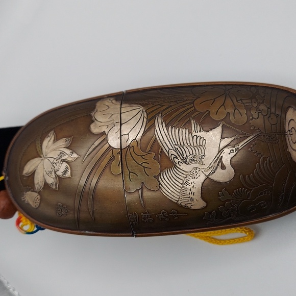 Vintage Chinese Brass glass case & tassels. With Deity, Fortune Kid & Crane. - Picture 8 of 9